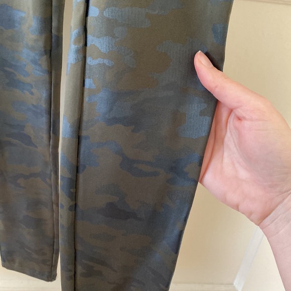 Spanx | faux leather | camo leggings - Picture 4 of 16